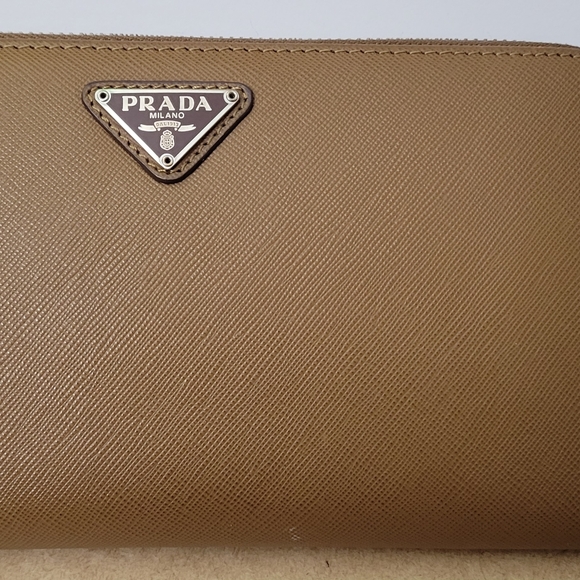 Prada LONG wallet/ check book - Picture 4 of 10